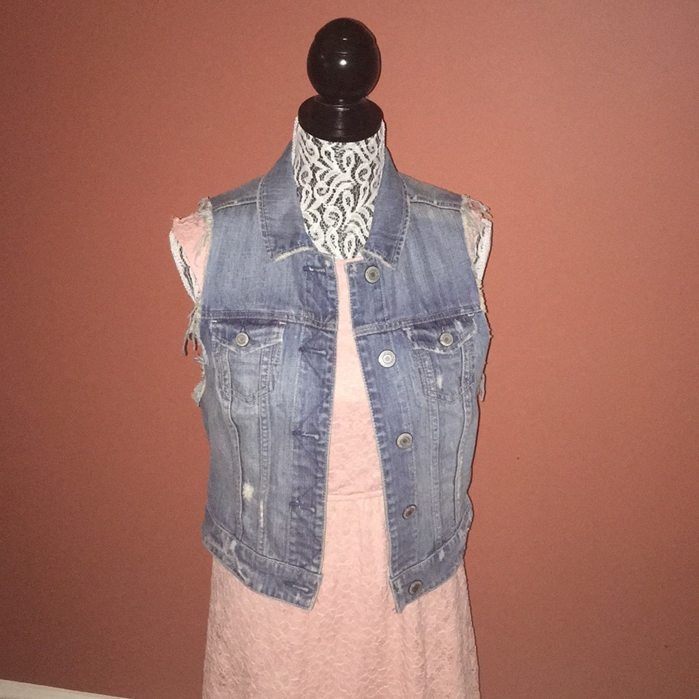 American Eagle Distressed Denim Vest. Size M